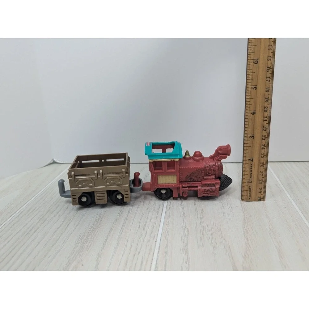 Fisher-Price GeoTrax Lot‎ of 4 Engines & Rail Cars red orange yellow